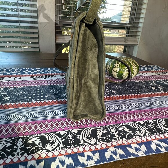 Salvatore Ferragamo Olive Green Suede Crossbody Shoulder Bag, Vintage, Rare - Picture 10 of 15
